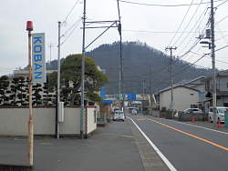 国道から嵐山を
