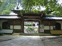 中心への瑠璃門