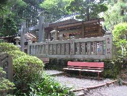 奥の院