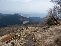 岳ノ台を見下ろす