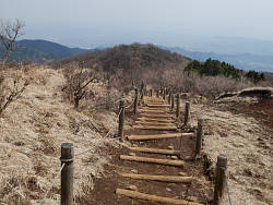 途中から二ノ塔を望む