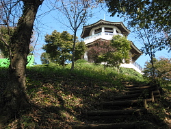 下から見上げる展望台
