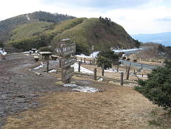 尾根に出て、左に行った場所の芦ノ湖展望公園