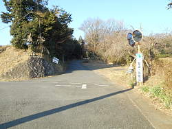 登山道標識場所、 直進すれば聖峰