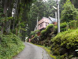 途中の建物