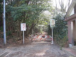 右にトイレ