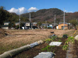 新幹線が通る県道から鷹取山