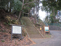 舗装道からの登山口(浅間神社参道)