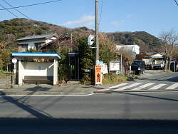 前田橋バス停と入口