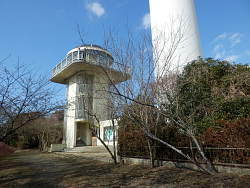 雨量観測所レーダーの塔横の展望台