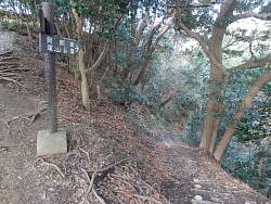 阿部倉へ下る標識