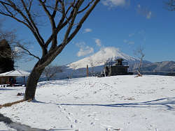 山頂の東から
