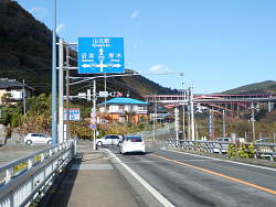 橋を南に入った場所から北を見る