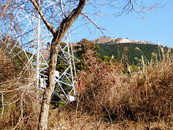 27号鉄塔から見える矢倉岳上部