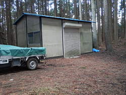 作業小屋か?