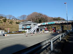 道路に出た辺りから逗葉新道料金所