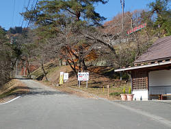 右上に山麓駅
