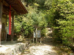 大師堂と奥の入口(出口)