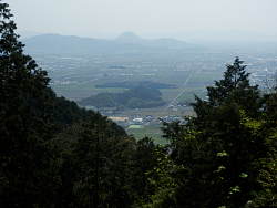 西の眺め?、中央は近江富士(三上山)か?