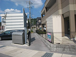 休憩所方面の入り道(新築アパート)