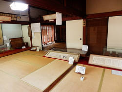 本堂内部