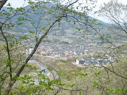 百蔵山と桂台団地