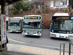 上野原駅前バス乗り場風景